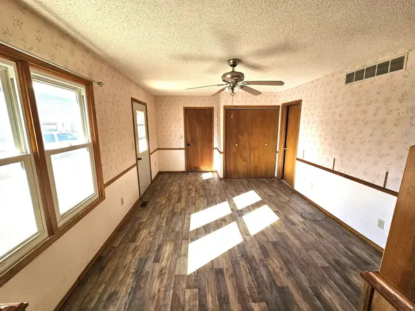 1002 Ann St, Winfield, KS 67156