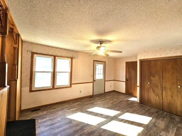1002 Ann St, Winfield, KS 67156