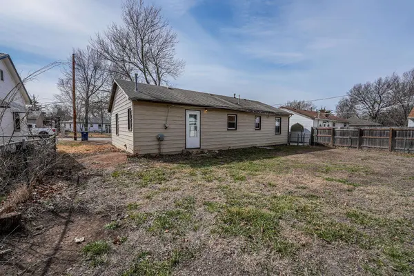 125 N Circle Dr, Potwin, KS 67123