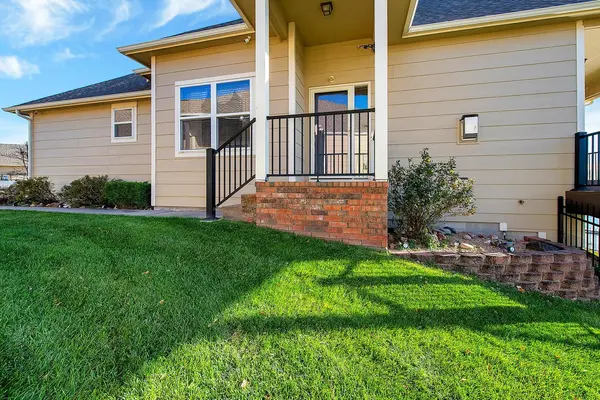 2289 N Lakeway Ct, Wichita, KS 67205