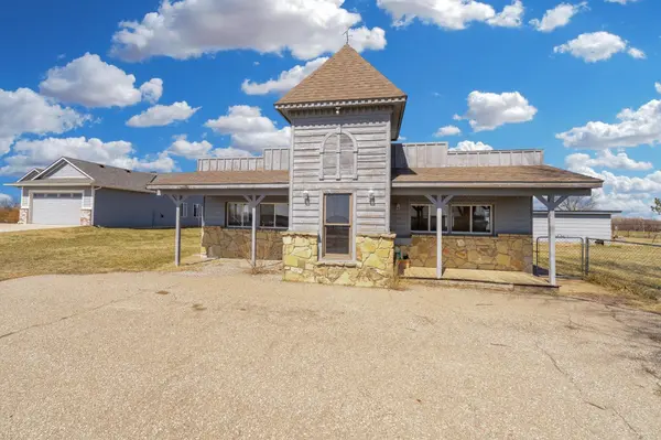 10686 SW 210th St, Douglass, KS 67039