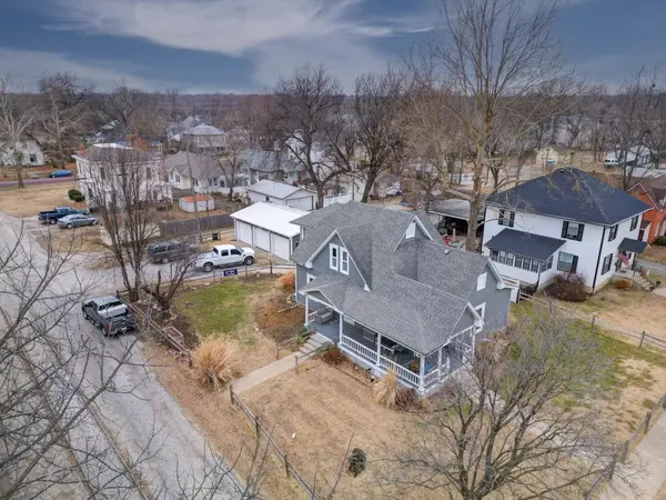 619 E 10th Ave, Winfield, KS 67156