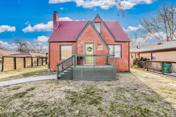602 S Crestway St, Wichita, KS 67218