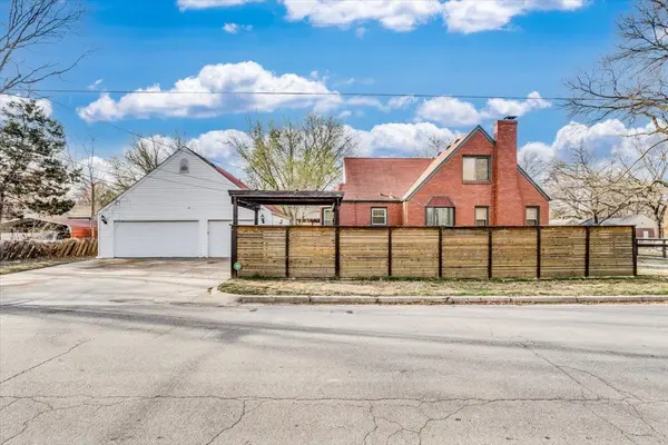 602 S Crestway St, Wichita, KS 67218