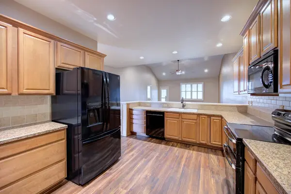 3517 Lakeshore Dr, Winfield, KS 67156