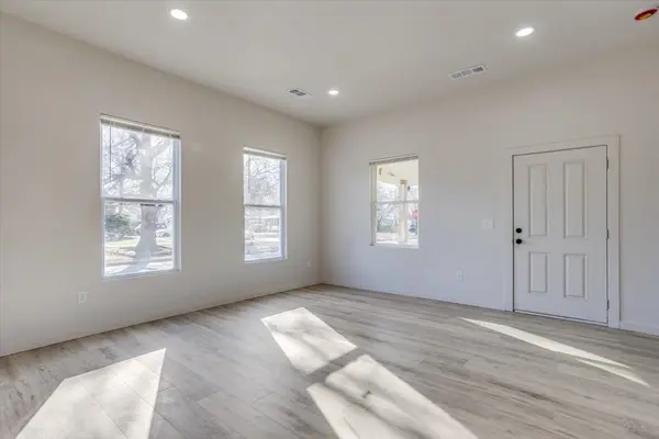 2928 E Funston St, Wichita, KS 67211