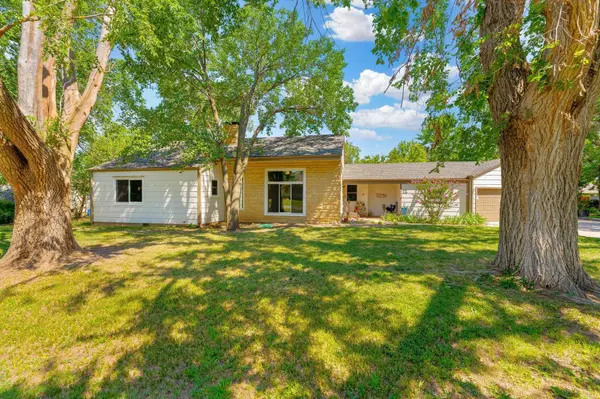 12 Cedar Dr, Newton, KS 67114