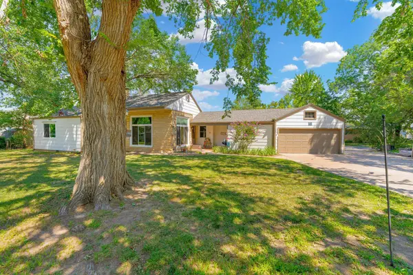 12 Cedar Dr, Newton, KS 67114