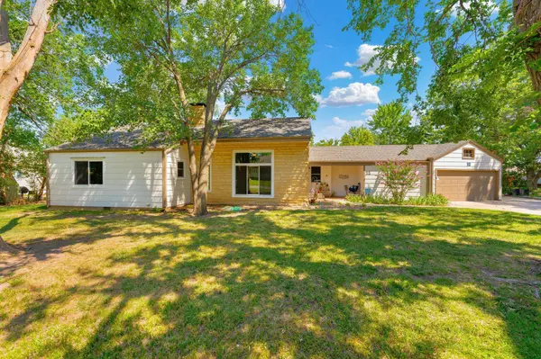 12 Cedar Dr, Newton, KS 67114