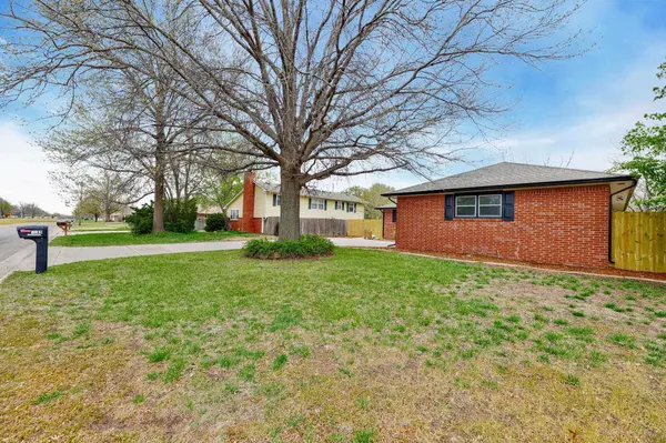 7811 W Suncrest St, Wichita, KS 67212