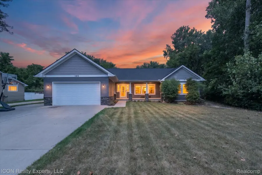 165 Leetonia DR, Troy, MI 48085
