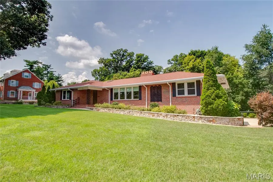 20 Fairmount DR, Alton, IL 62002