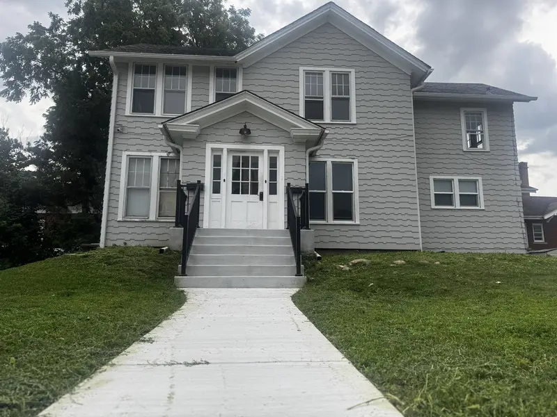105 University ST #2, Harvard, IL 60033