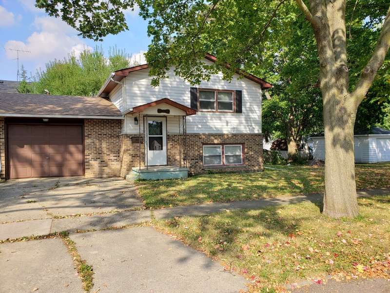 1003 Prospect ST #HALF, Dekalb, IL 60115