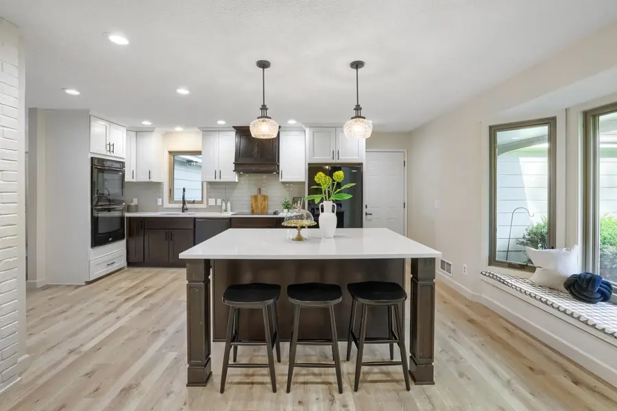 8100 Rhode Island CIR, Bloomington, MN 55438