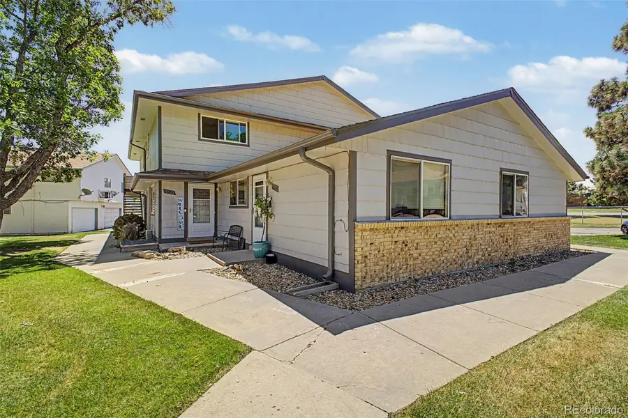 1182 S Eagle CIR #B, Aurora, CO 80012