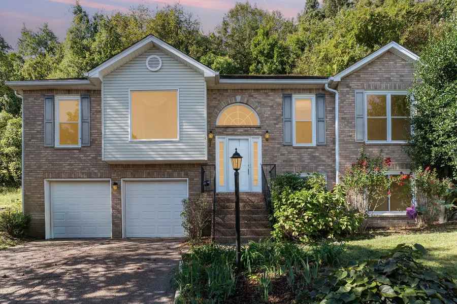 609 Glenridge Close, Nashville, TN 37221