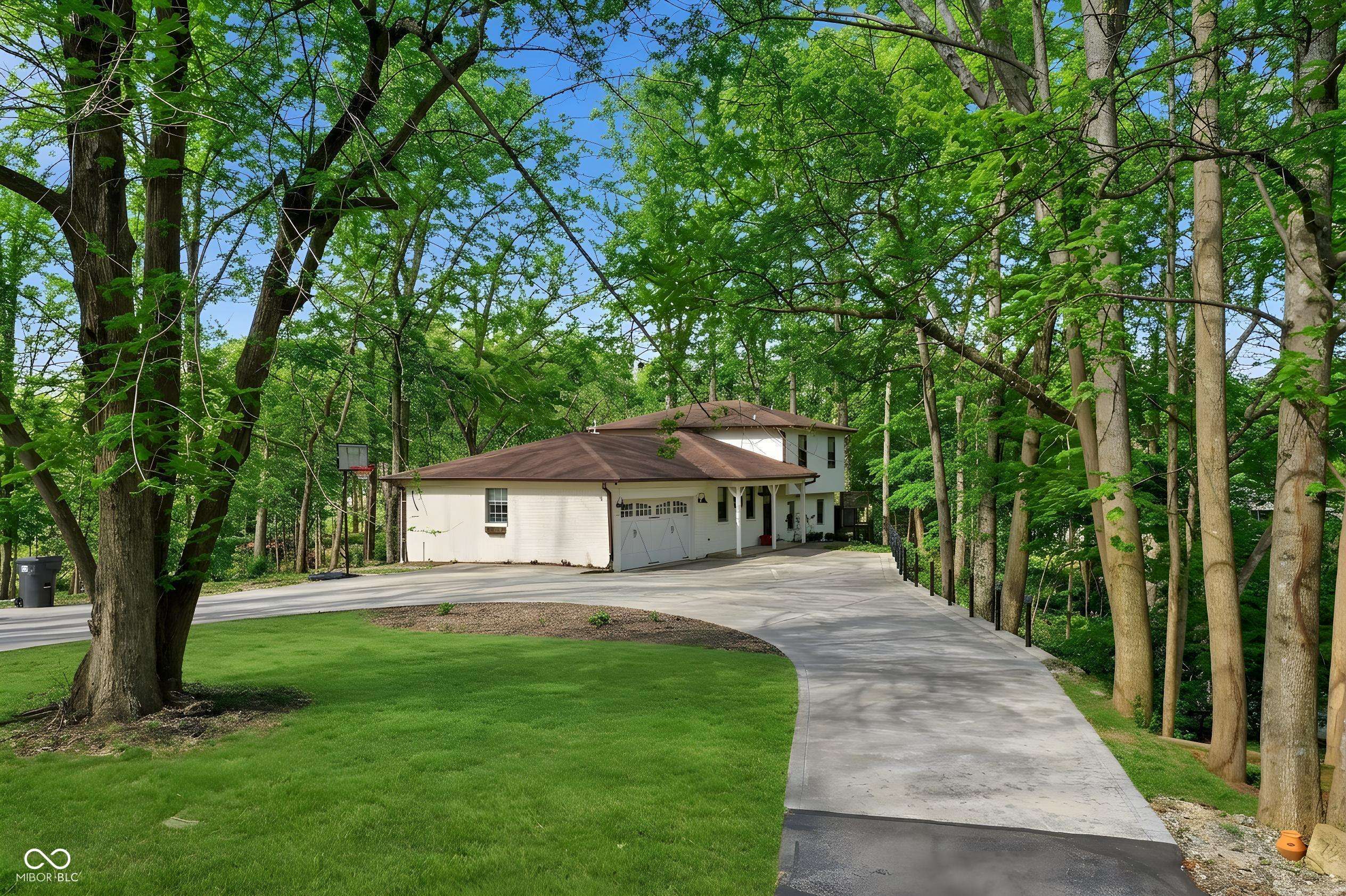 7476 S Susan LN, Trafalgar, IN 46181