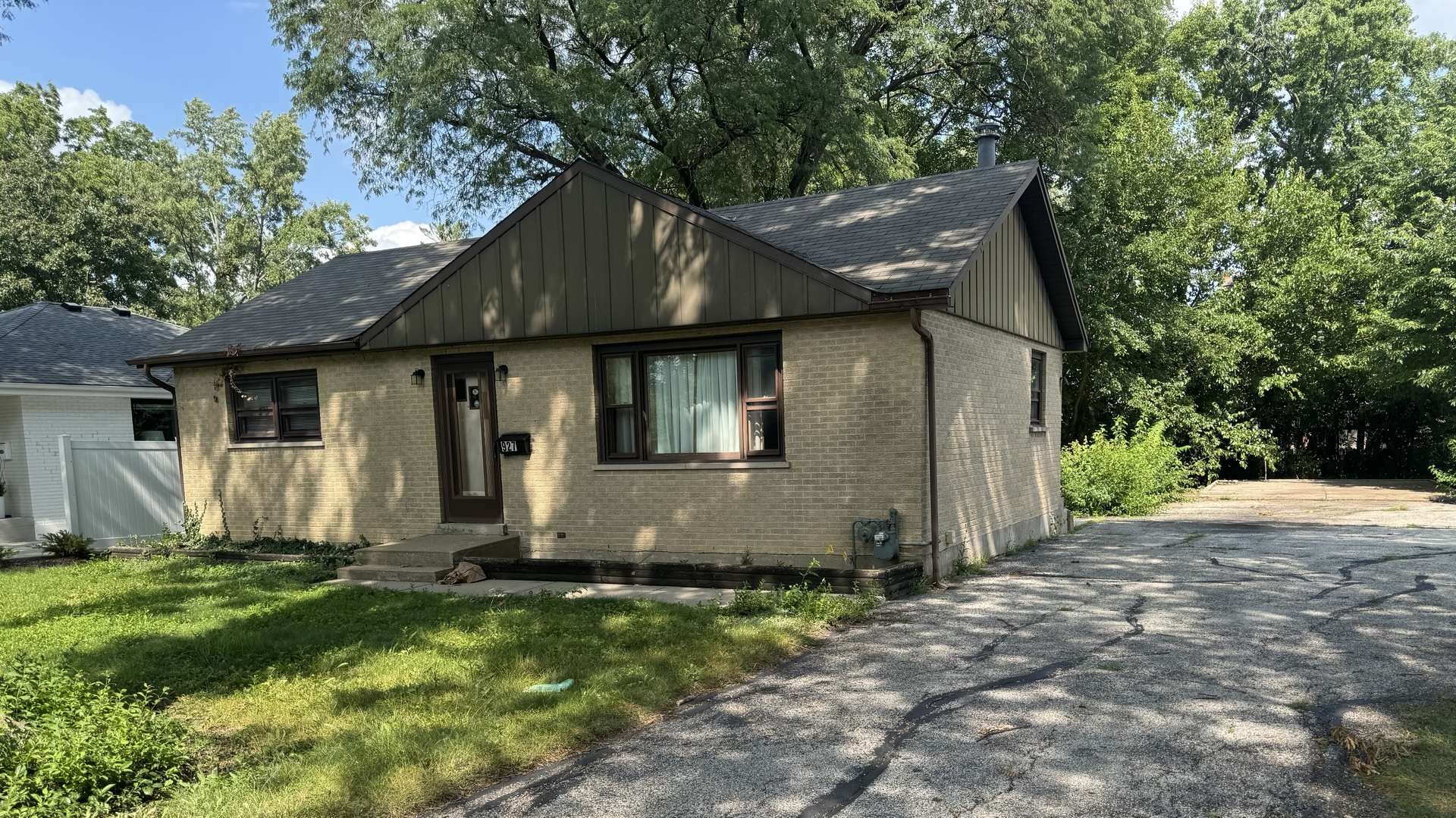 927 S Stough ST, Hinsdale, IL 60521