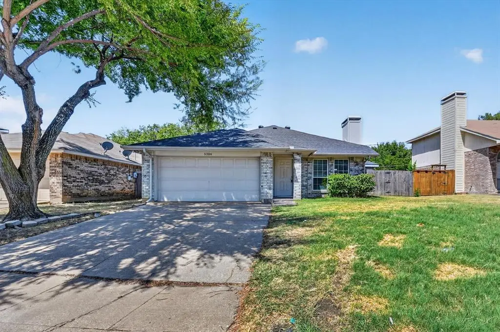 5204 Cornvalley Drive, Arlington, TX 76017
