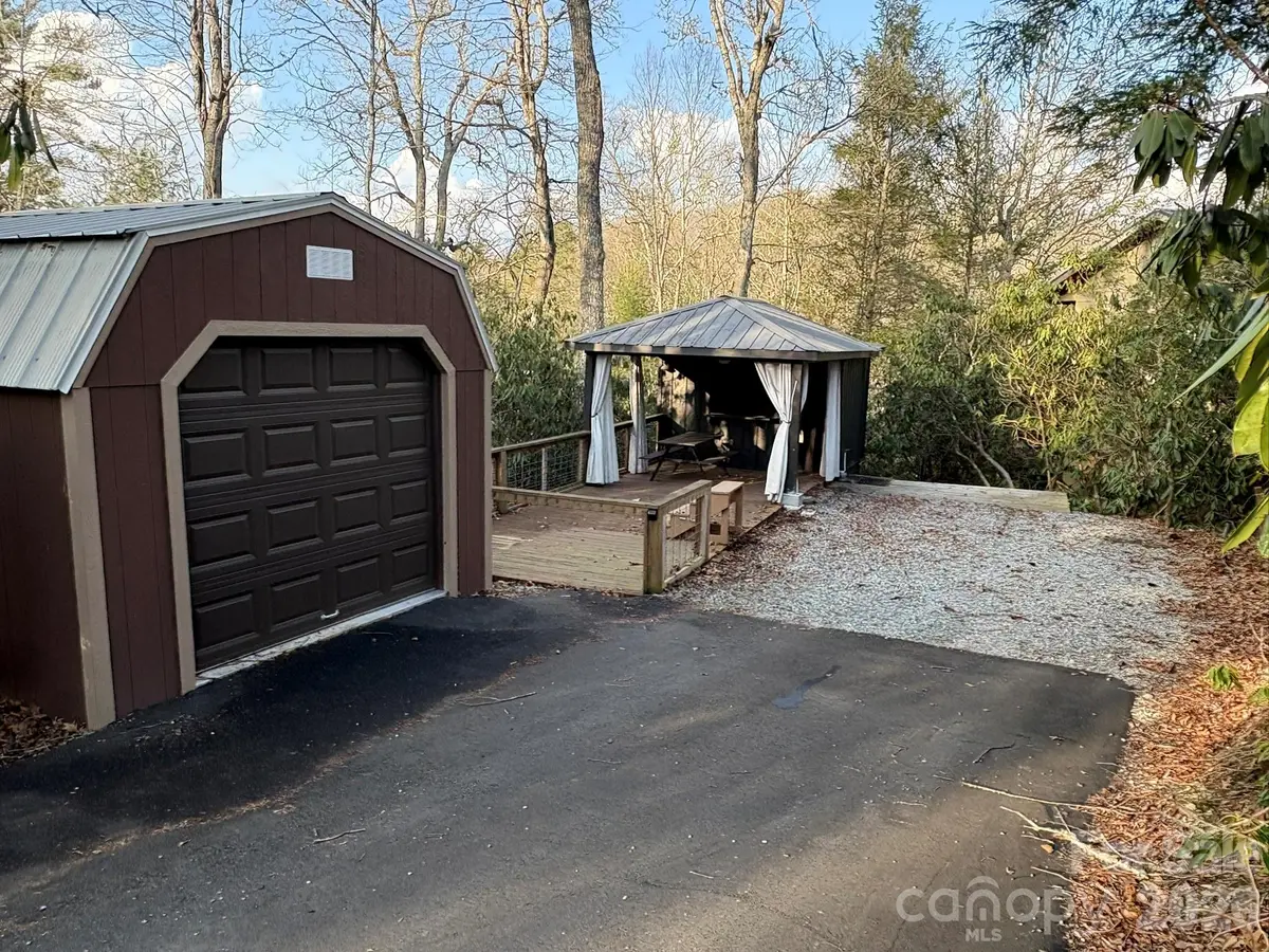 157 Hemlock LOOP, Newland, NC 28657