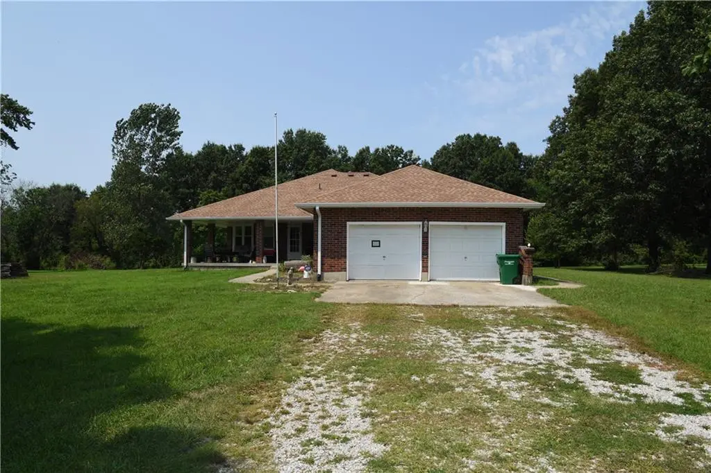 11503 State Route 2 HWY, Freeman, MO 64746