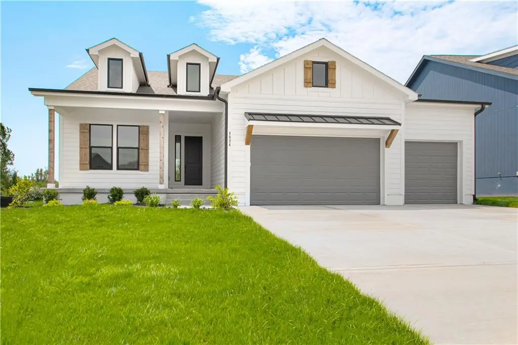 4524 SW Berkshire DR, Lee's Summit, MO 64083