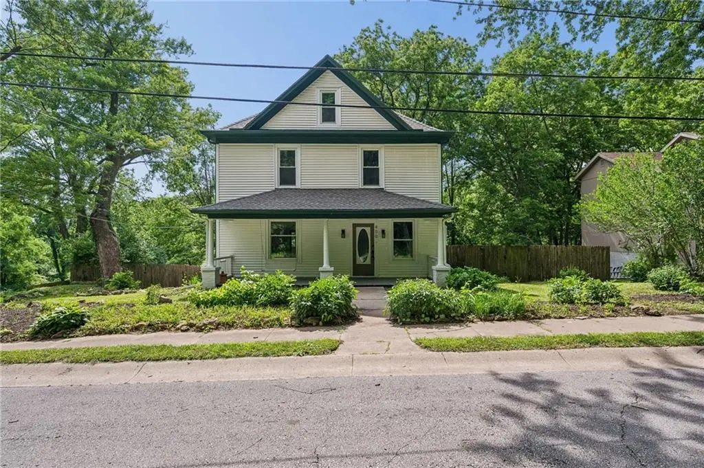 400 West ST, Parkville, MO 64152