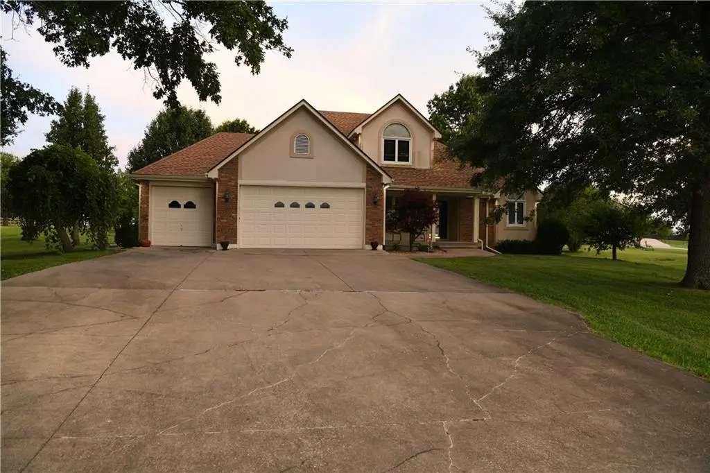 19301 E 215th ST, Harrisonville, MO 64701