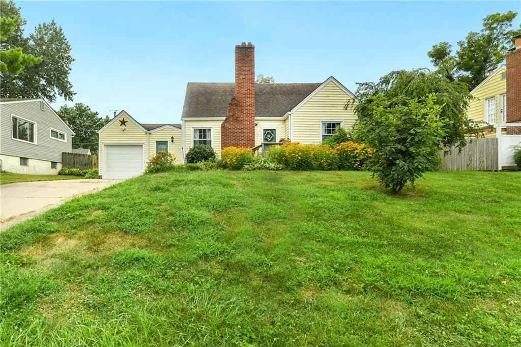 415 NE Moreland DR, Oakwood Park, MO 64118