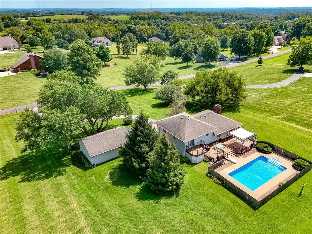 6 Delaney DR, St Joseph, MO 64507