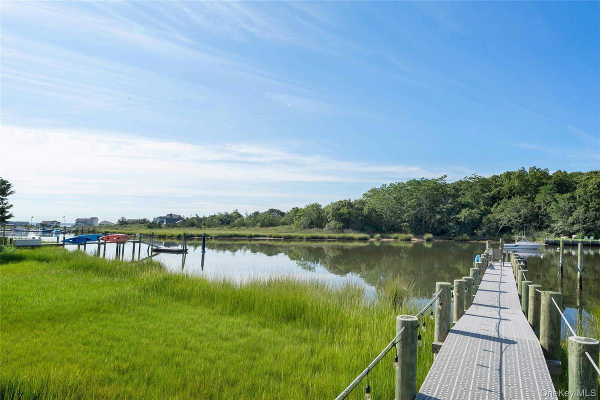 2280 Deep Hole DR, Mattituck, NY 11952