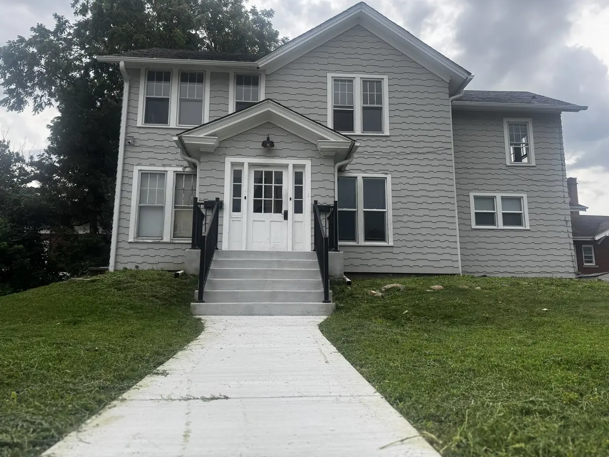 105 University ST #2, Harvard, IL 60033