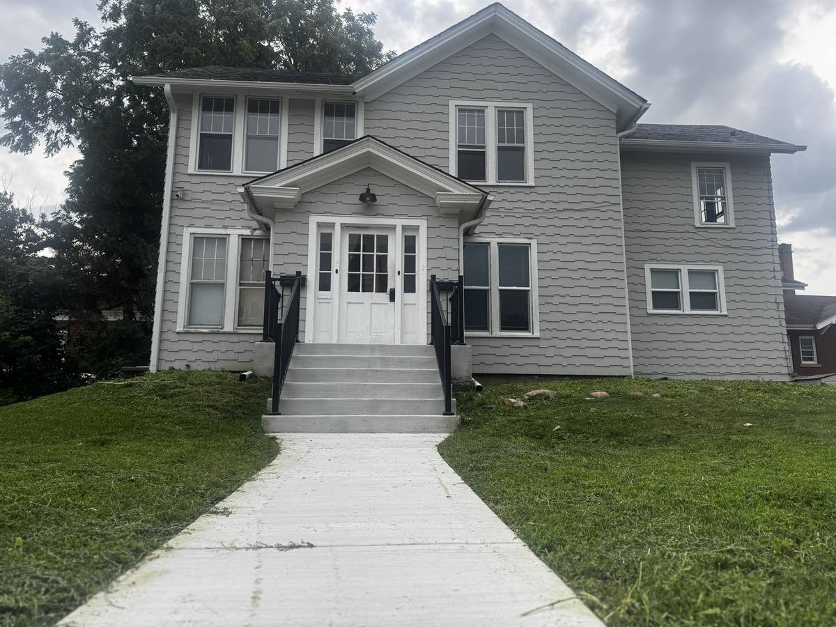105 University ST #2, Harvard, IL 60033