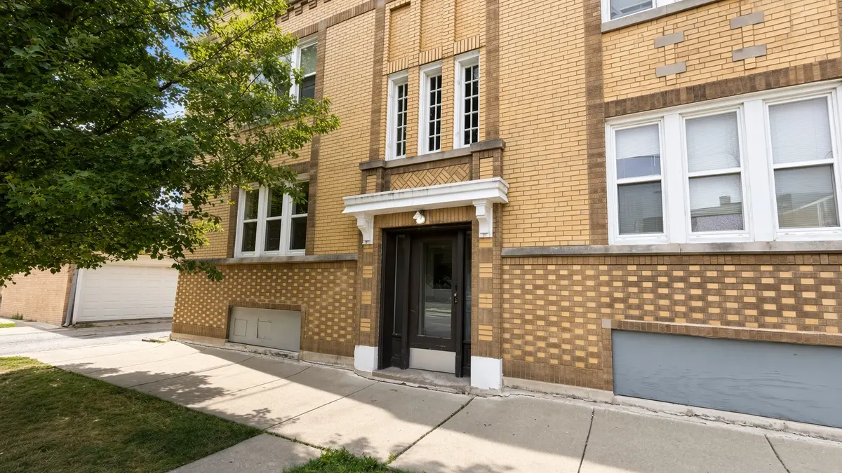 3018 N Karlov AVE #2, Chicago, IL 60641