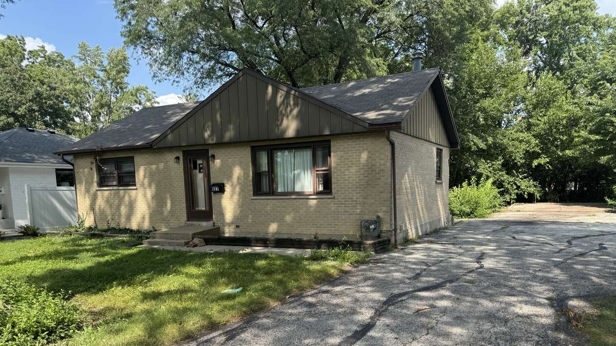 927 S Stough ST, Hinsdale, IL 60521