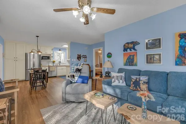 6 Ridgewood LN, Newland, NC 28657