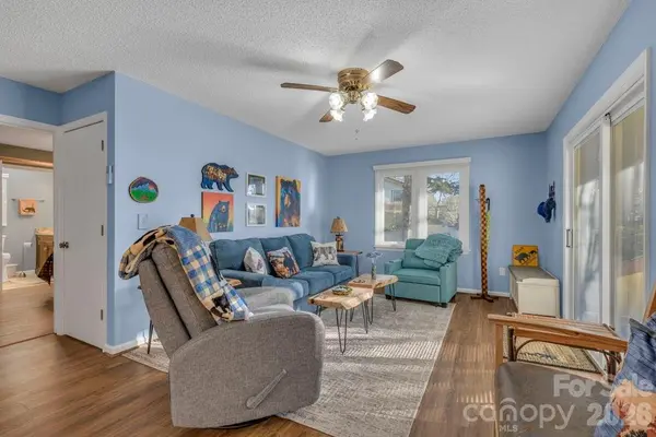 6 Ridgewood LN, Newland, NC 28657