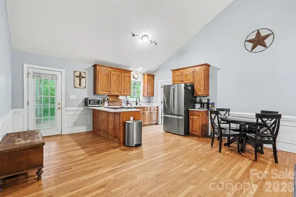 8904 Gosnell DR, Charlotte, NC 28227