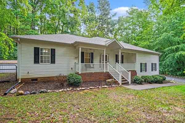 8904 Gosnell DR, Charlotte, NC 28227