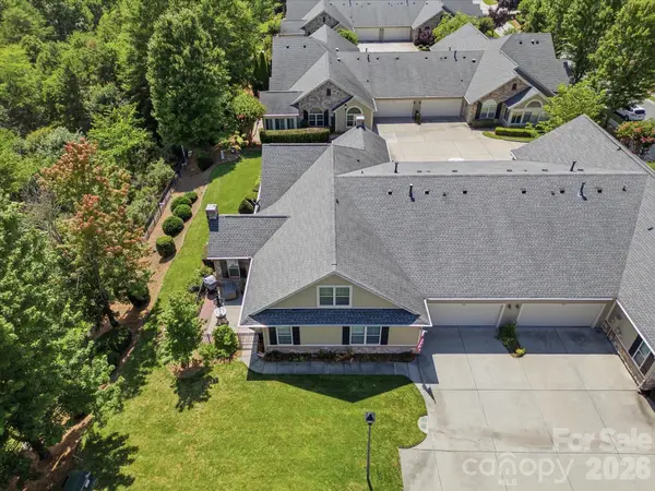868 Ledgestone CT, Tega Cay, SC 29708