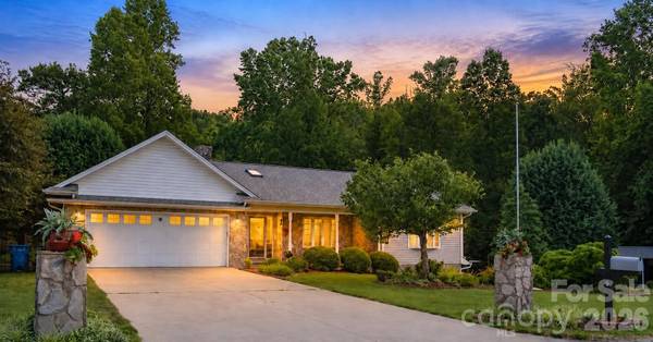 9 Daniel CIR, Granite Falls, NC 28630