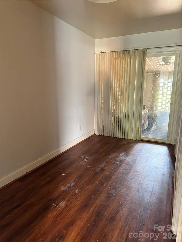155 NW 17th ST NW #F1, Hickory, NC 28601