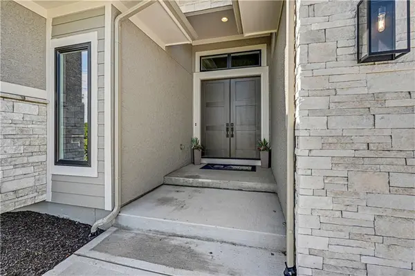 15253 W 162nd ST, Olathe, KS 66062