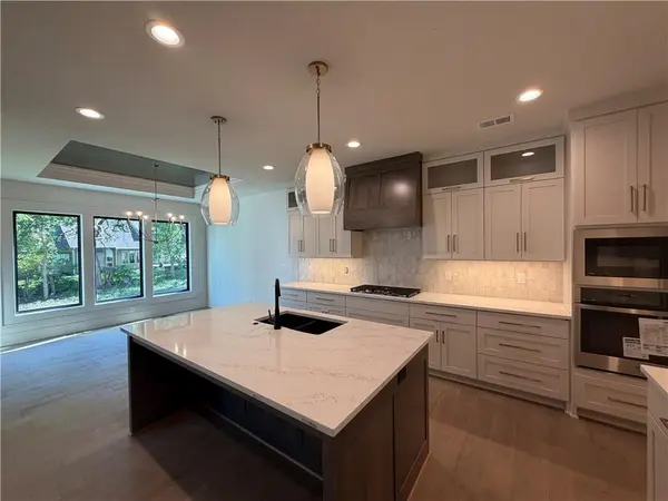 15301 W 162nd ST, Olathe, KS 66062