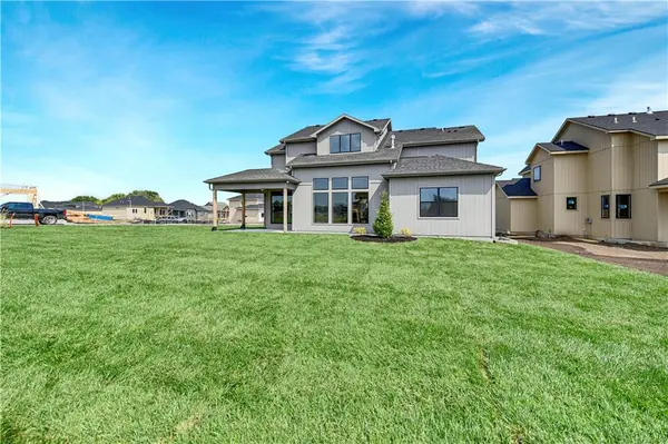 16204 S Twilight LN, Olathe, KS 66062