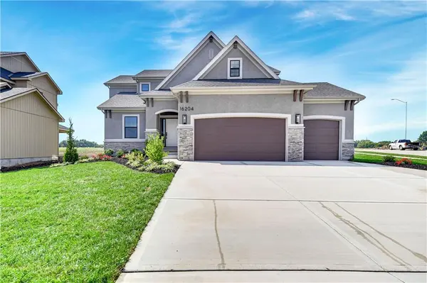 16204 S Twilight LN, Olathe, KS 66062