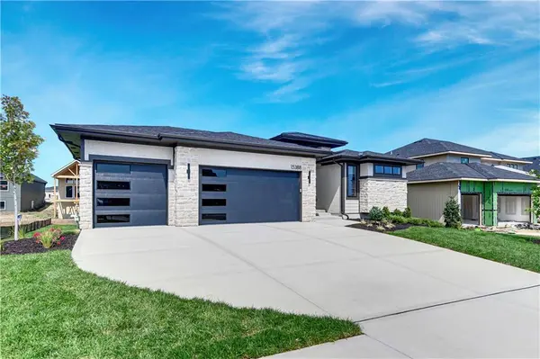 15388 W 161st TER, Olathe, KS 66062