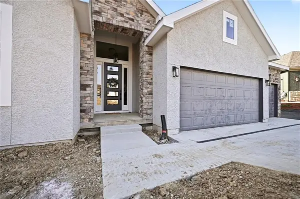 5021 Bradshaw ST, Shawnee, KS 66216