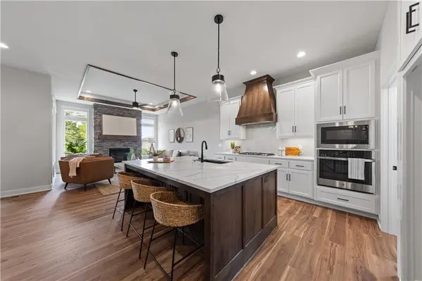 1612 SW Arbor Park DR, Lee's Summit, MO 64082